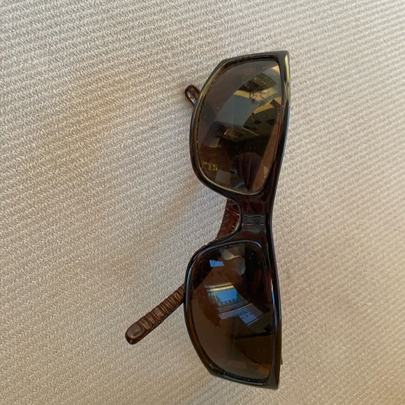 Five pair of sunglasses - Picture 8 of 10